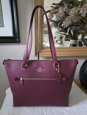 COACH  79608 black Cherry  Gallery Shoulder Tote Price Firm